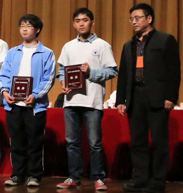 图3 无料AV
银奖队伍代表汝峰领奖